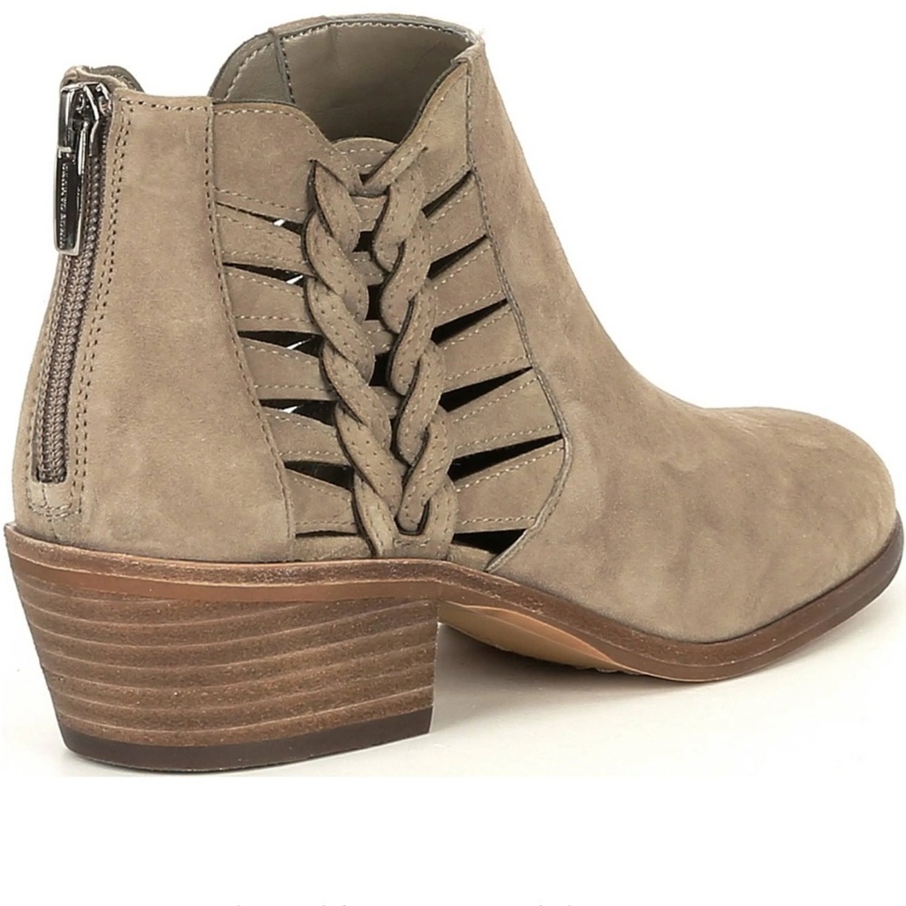 SUEDE VINCE CAMUTO Prestetta Bootie Foxy True Leather Taupe Back Zip SZ 8.5 EUC
